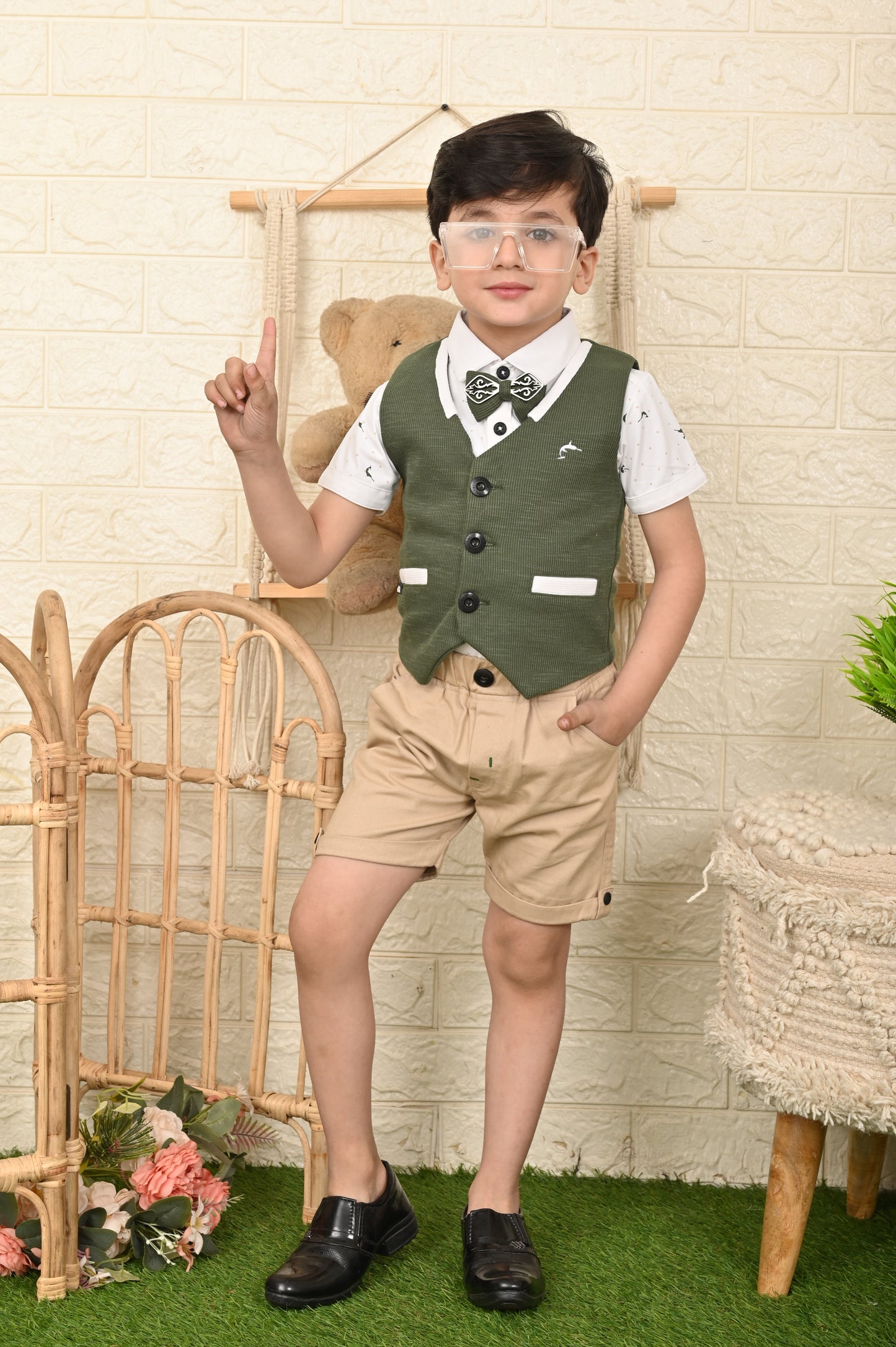 Chic & Smart Waist Coat With a Tie & Short Set