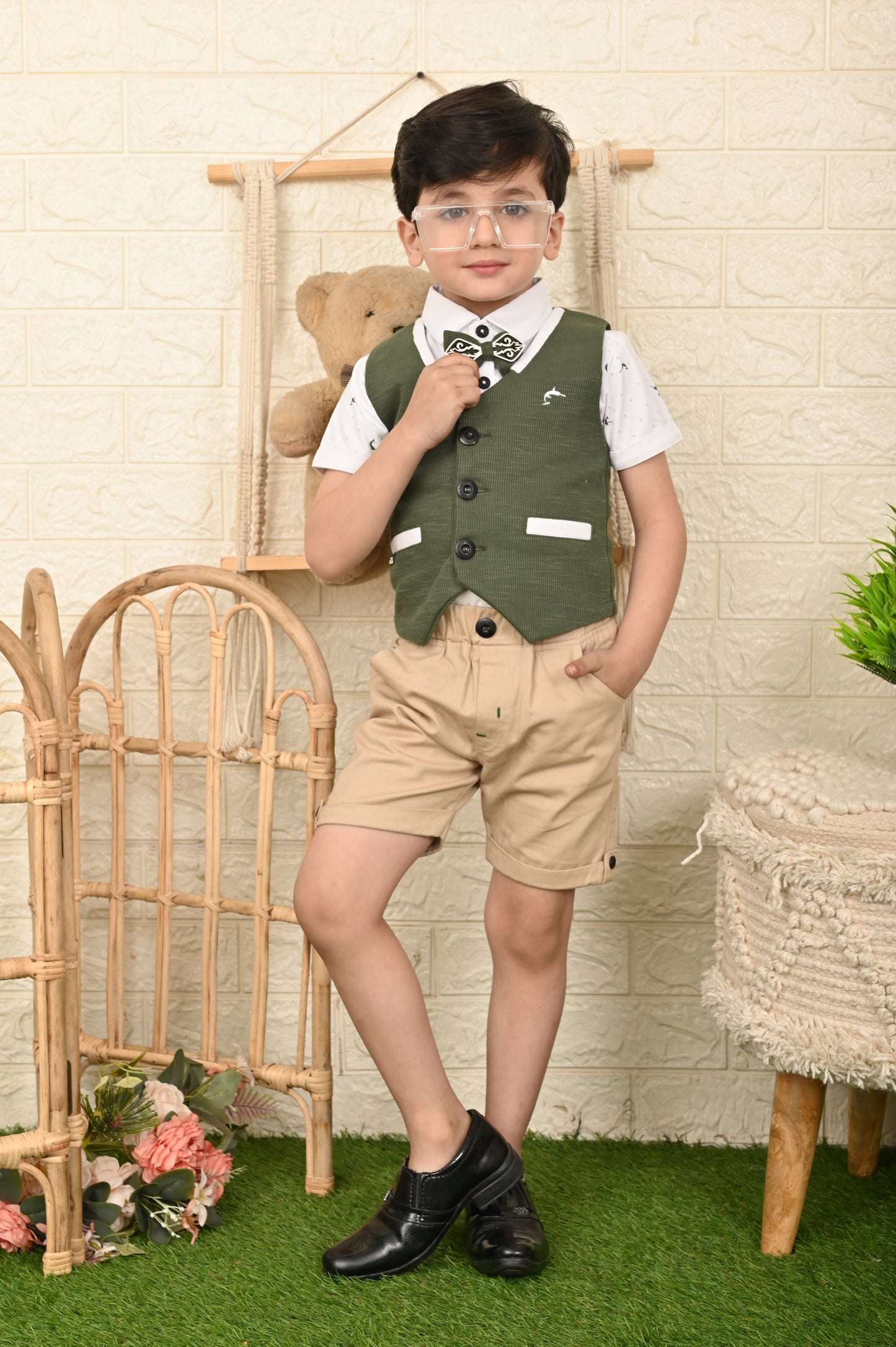 Chic & Smart Waist Coat With a Tie & Short Set