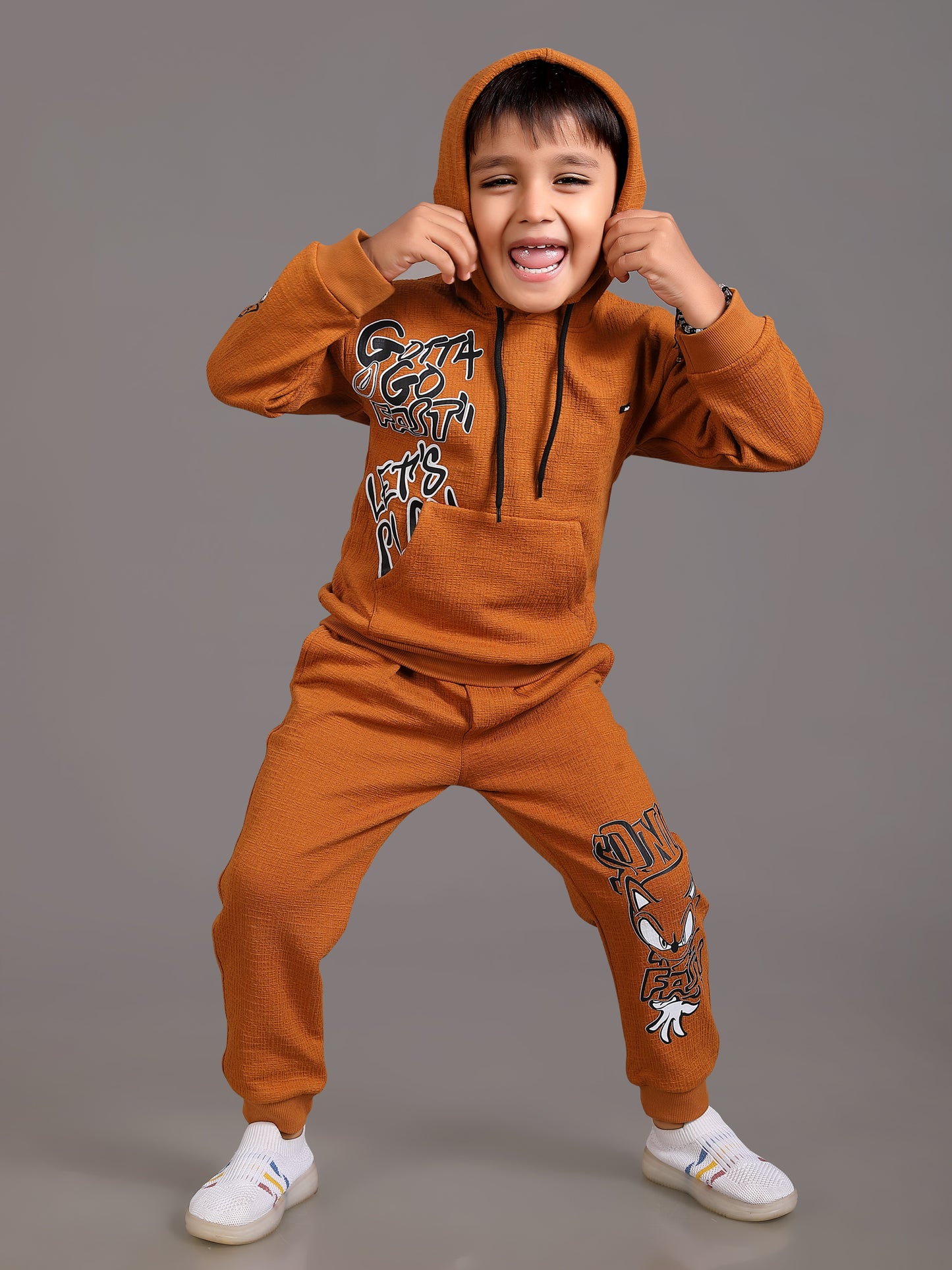 Smart Airport Look with Hood Full T-Shirt & Pant Set